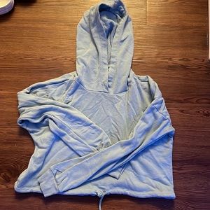 Cropped hoodie with drawstring at the bottom